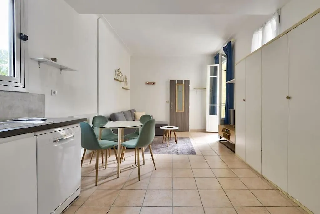 Superbe Studio Vieux Nice 1 Min A Pied De La Plage Francie