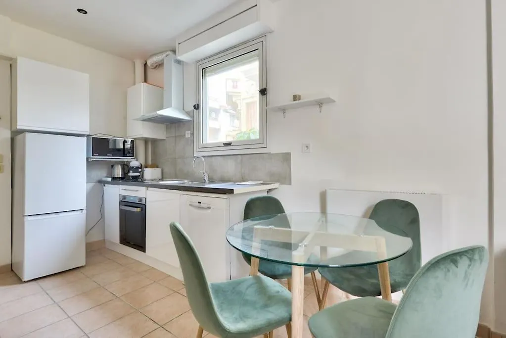 Superbe Studio Vieux Nice 1 Min A Pied De La Plage